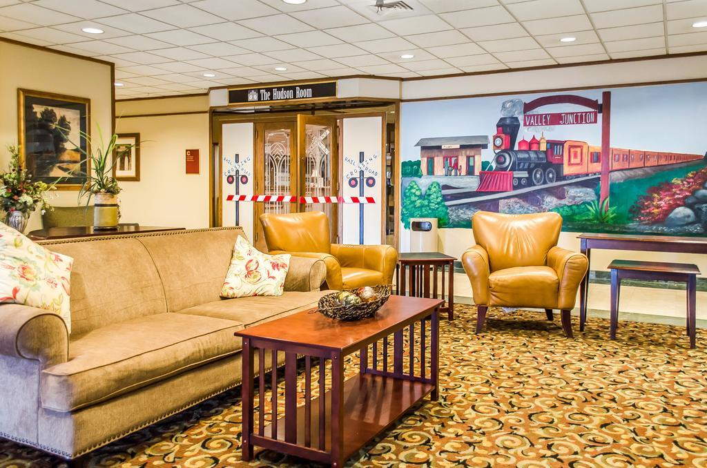 Norwood Inn Hudson Esterno foto