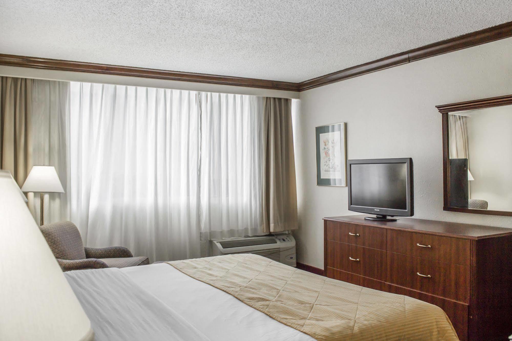 Norwood Inn Hudson Esterno foto