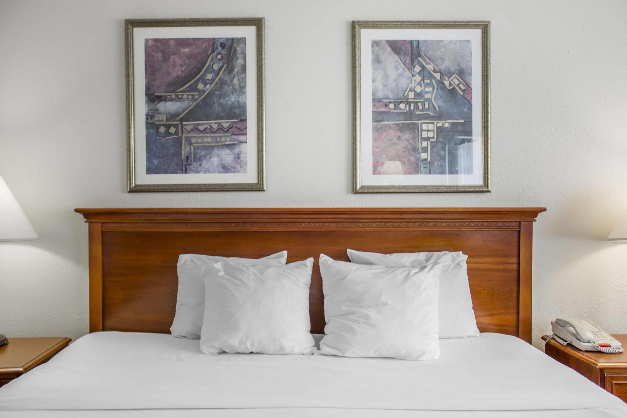 Norwood Inn Hudson Esterno foto