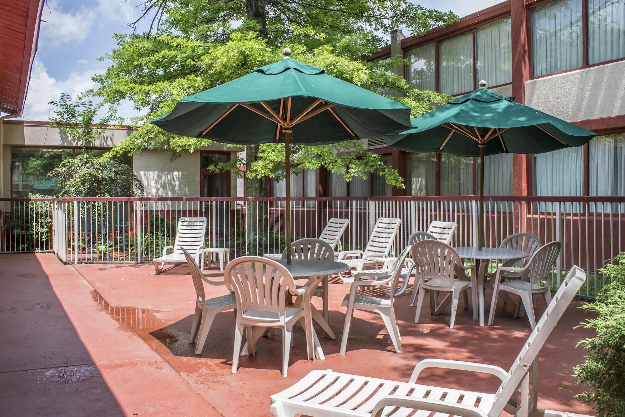 Norwood Inn Hudson Esterno foto