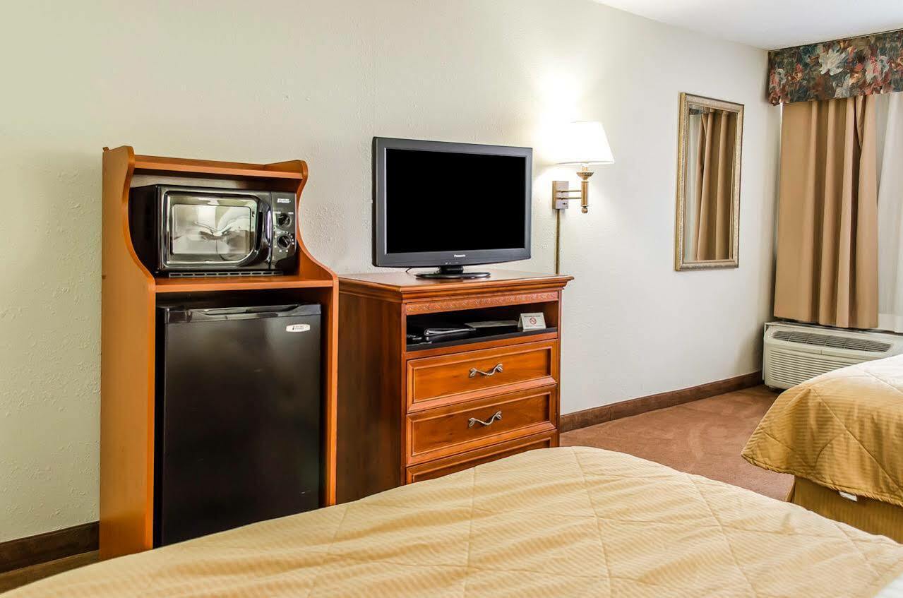 Norwood Inn Hudson Esterno foto