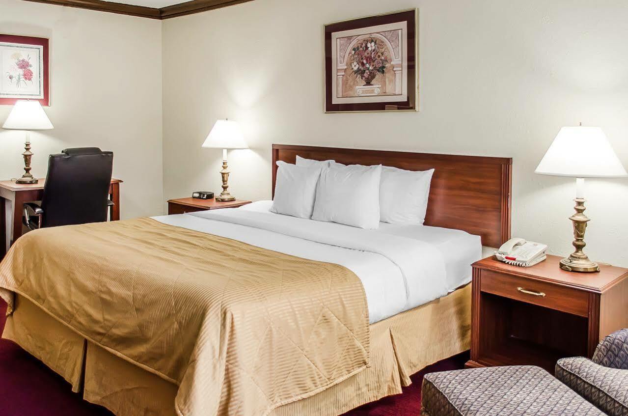 Norwood Inn Hudson Esterno foto