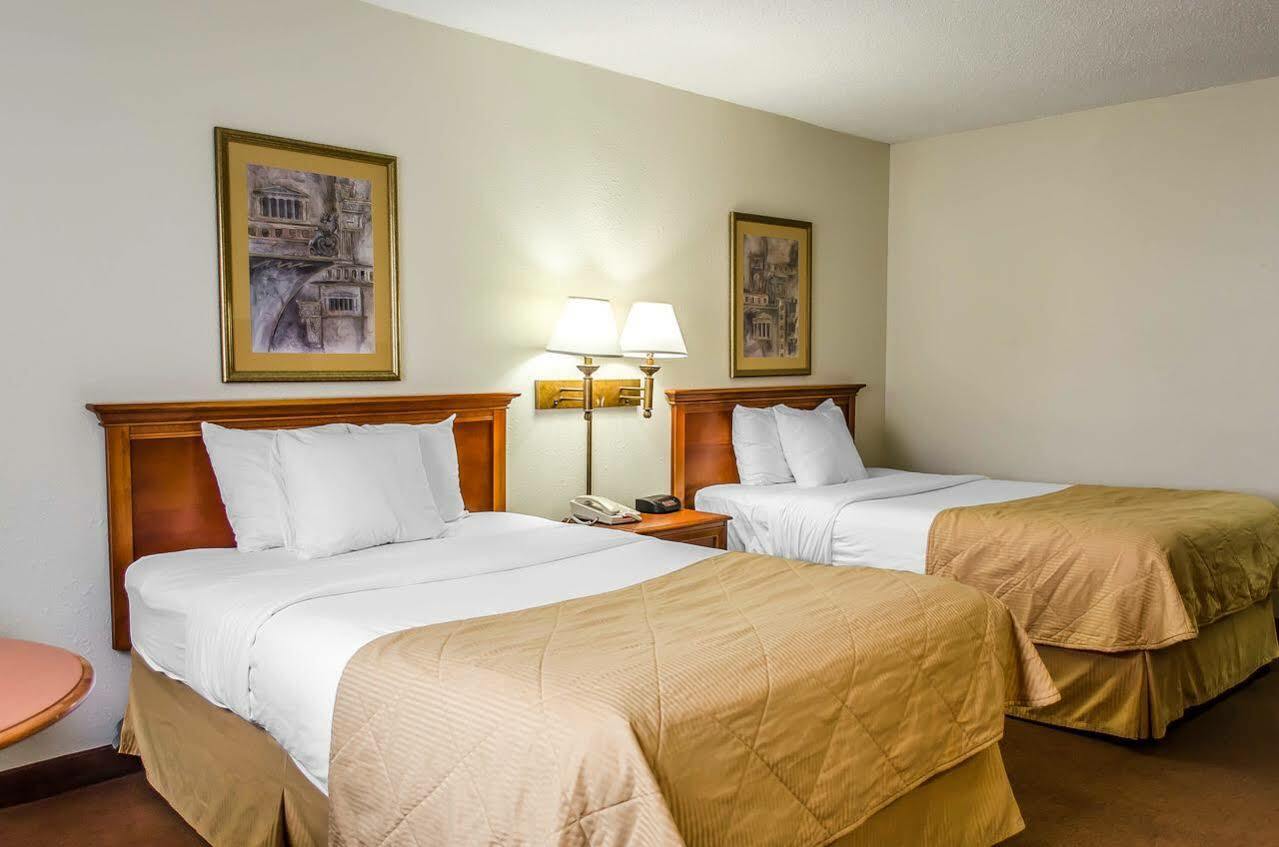 Norwood Inn Hudson Esterno foto
