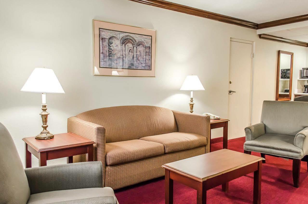 Norwood Inn Hudson Esterno foto