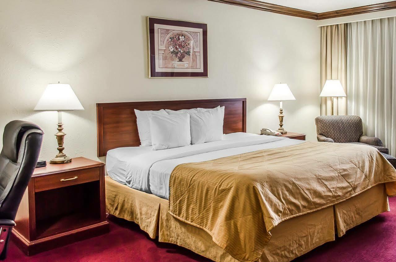 Norwood Inn Hudson Esterno foto